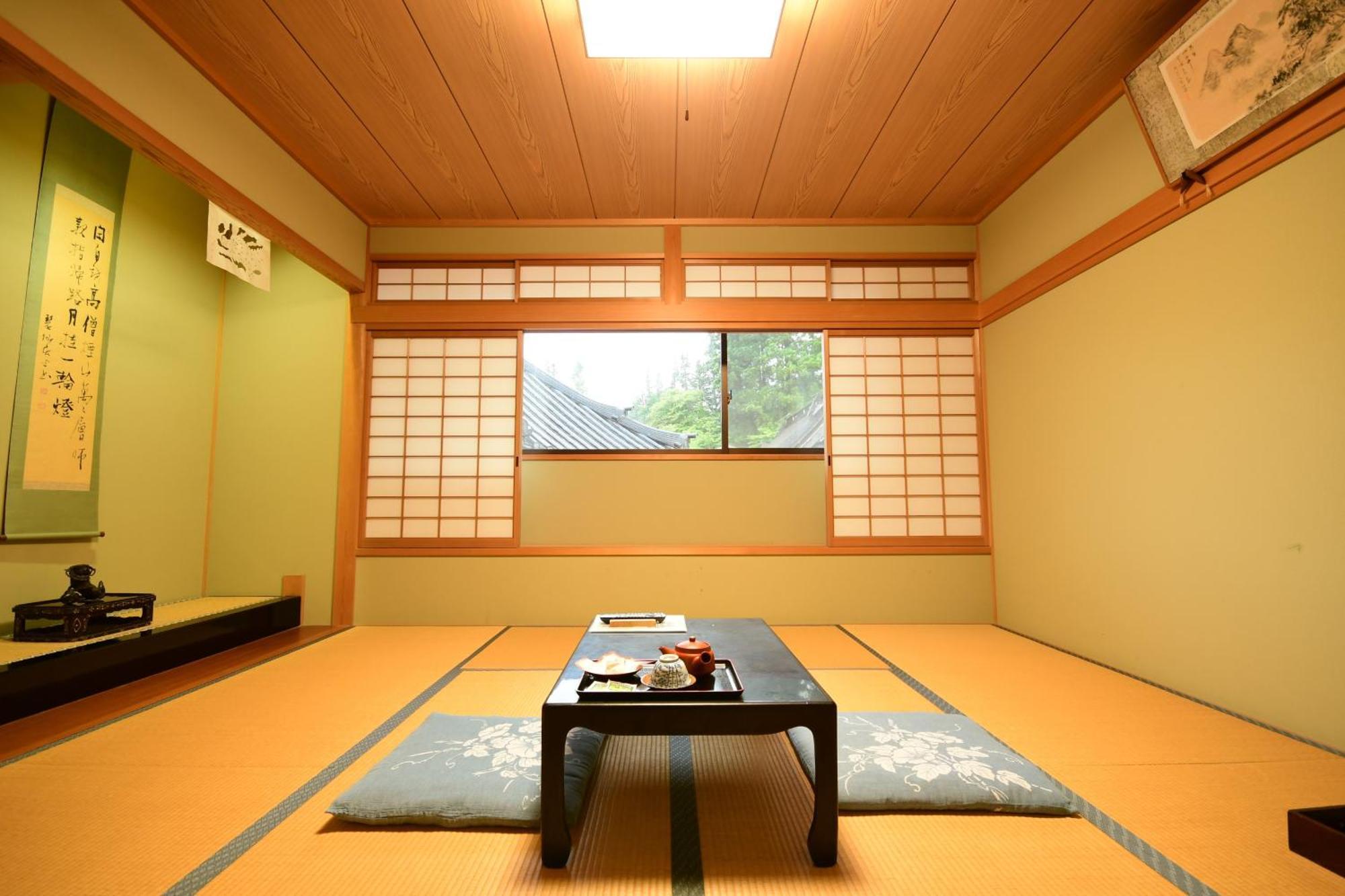 Готель Koyasan Shukubo Fugenin Екстер'єр фото