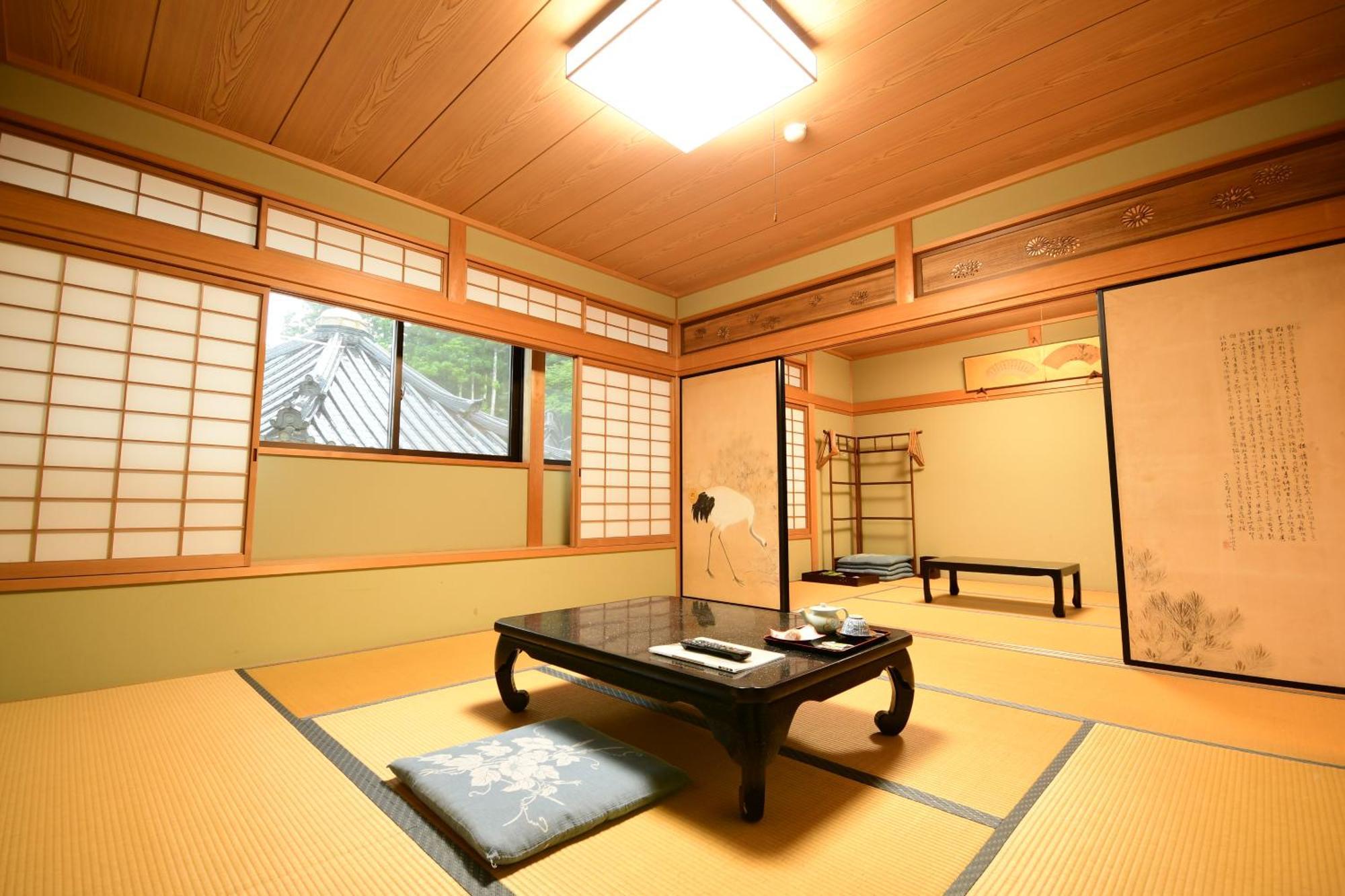 Готель Koyasan Shukubo Fugenin Екстер'єр фото