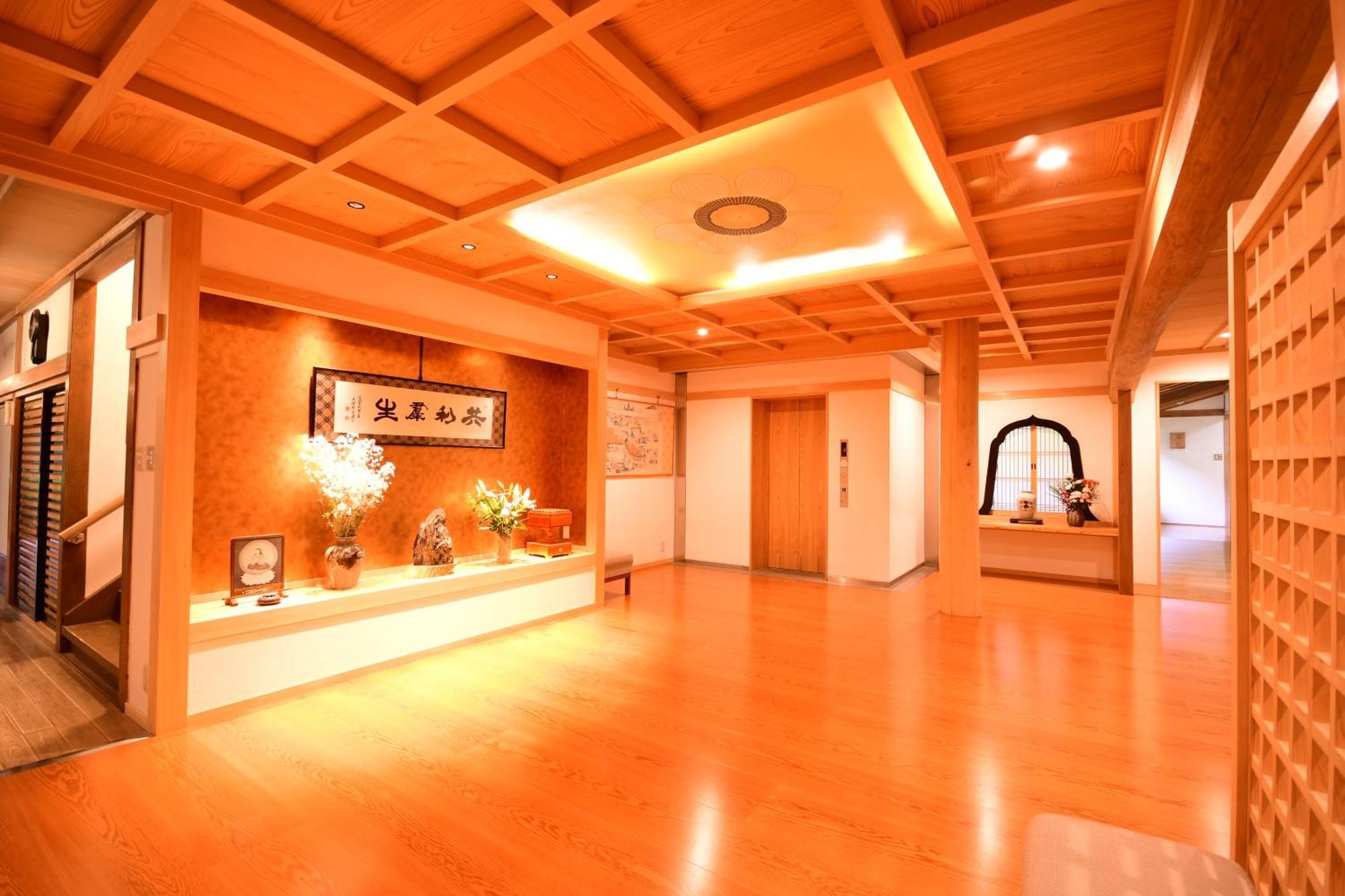 Готель Koyasan Shukubo Fugenin Екстер'єр фото