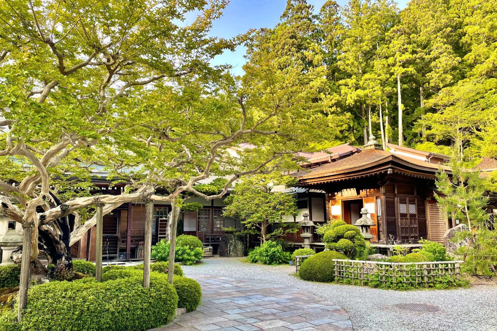 Готель Koyasan Shukubo Fugenin Екстер'єр фото